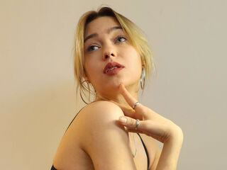 live webcam performer AlysiaBennet