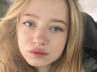 naughty camgirl fingering shaved pussy CarmelVansciver