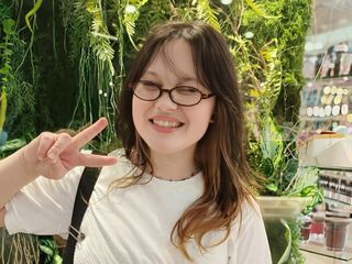 camgirl playing with vibrator FayLawley