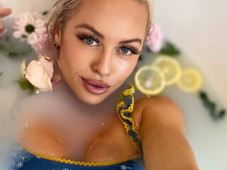 sexy webcamgirl pic IsabellaSaturn