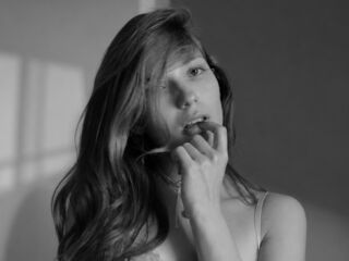 cam girl fingering pussy SophieLix