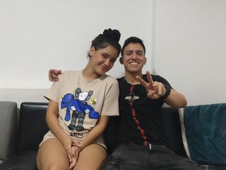 cam couple playing with sextoy EmmaAlejo