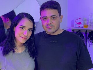 webcam couple chatroom NicoleAndCamilo