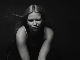girl showing pussy AngellaMaulin