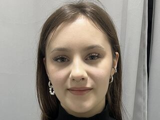 topless cam girl BattyDrake