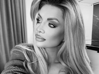 naked cam girl fingering pussy BriannaReynold