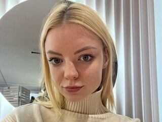 nude camgirl pic CarlenePattie