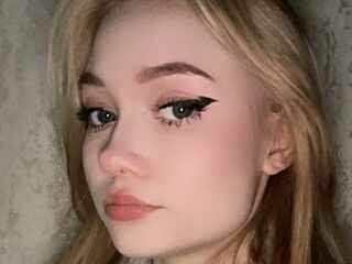 nude webcamgirl CecilyBurnard