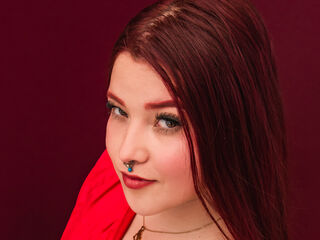 naughty cam girl fingering shaved pussy CelesteSalders