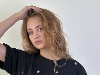 cam girl playing with sextoy CodiCarrion