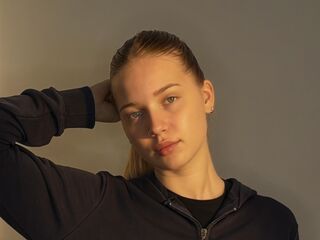 live webcam model CristalCinnamond