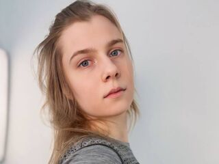 beautiful camgirl DonnettaLorino