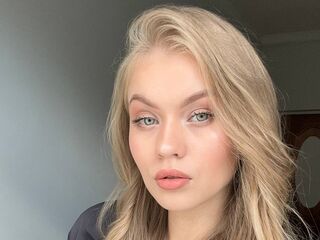 nude webcamgirl pic ElaraBrooks