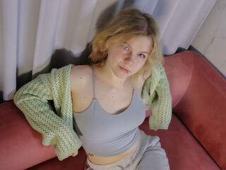 hot cam girl fingering shaved pussy ElizabethVayne