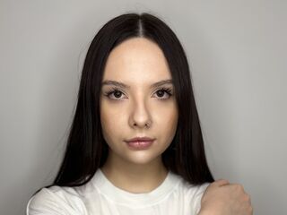 girl shaving pussy EmikoTriana