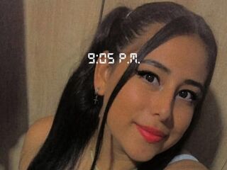 naughty camgirl masturbating with vibrator EmilyStuar