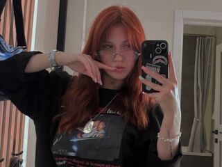 cam girl fingering EmmaMinis
