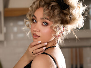 hot cam girl masturbating with dildo EvaSoftly