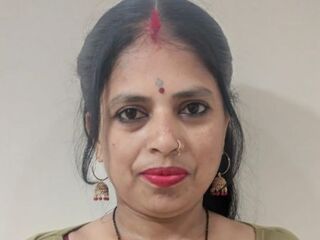 topless girl GotiLeah