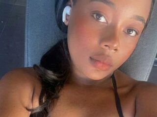 cam girl playing with dildo GrasyBenty