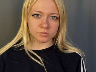 camslut topless HerthaWiggen