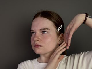 topless webcamgirl IsabelBrunjes
