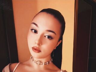 camgirl playing with vibrator JaMccredie