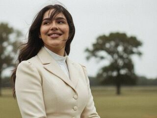 cam girl masturbating with vibrator JanitaOltman