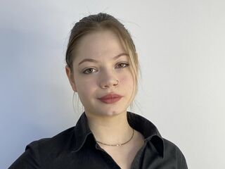 girl chatroom JanuaryBuswell