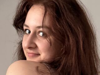 camslut showing tits KrissLean