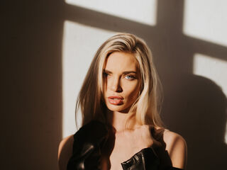 cam girl playing with vibrator LanaSharapova