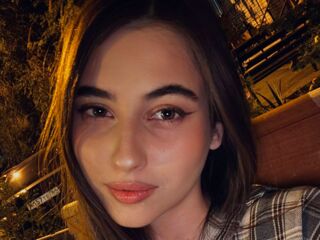 camgirl fingering shaved pussy LeiaFrost