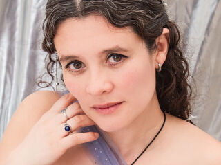 camgirl masturbating with vibrator LiaResvolt