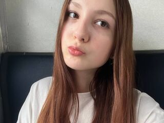 camslut showing tits LinaSkatel