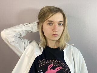 camgirl showing pussy LinnieBlackner