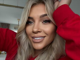 naked camgirl masturbating with vibrator LorennaRyan