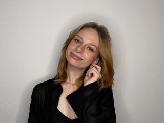 nude gamgirl LouiseSchmidt