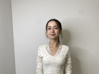 hot webcam slut LouiseUsie