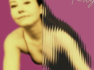 fingering webcamgirl LucyLevatto