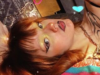 topless camgirl LyndseyLindow