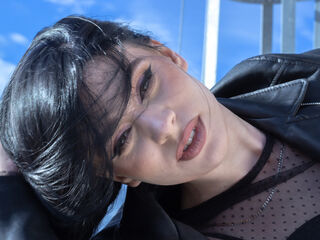 naked girl with webcam fingering MadelynVelure