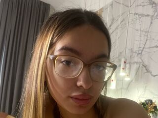 camslut spreading pussy MarianaPollack