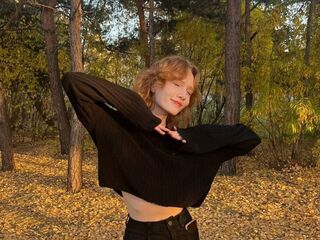 cam girl playing with vibrator MarilynVoss
