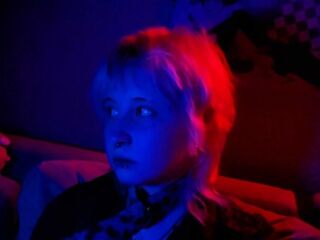 topless webcam girl MayLeaf