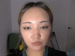 girl webcam MiaChinessa