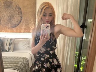 cam girl playing with vibrator MielVerane