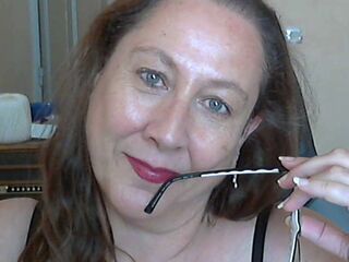 cam girl fingering MyriamLevieux