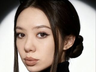 masturbating girl NeomiMesker