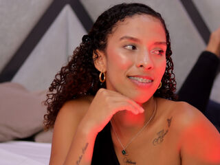 camslut topless NicoleBakker