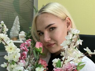 camgirl playing with dildo OdeliaBelch